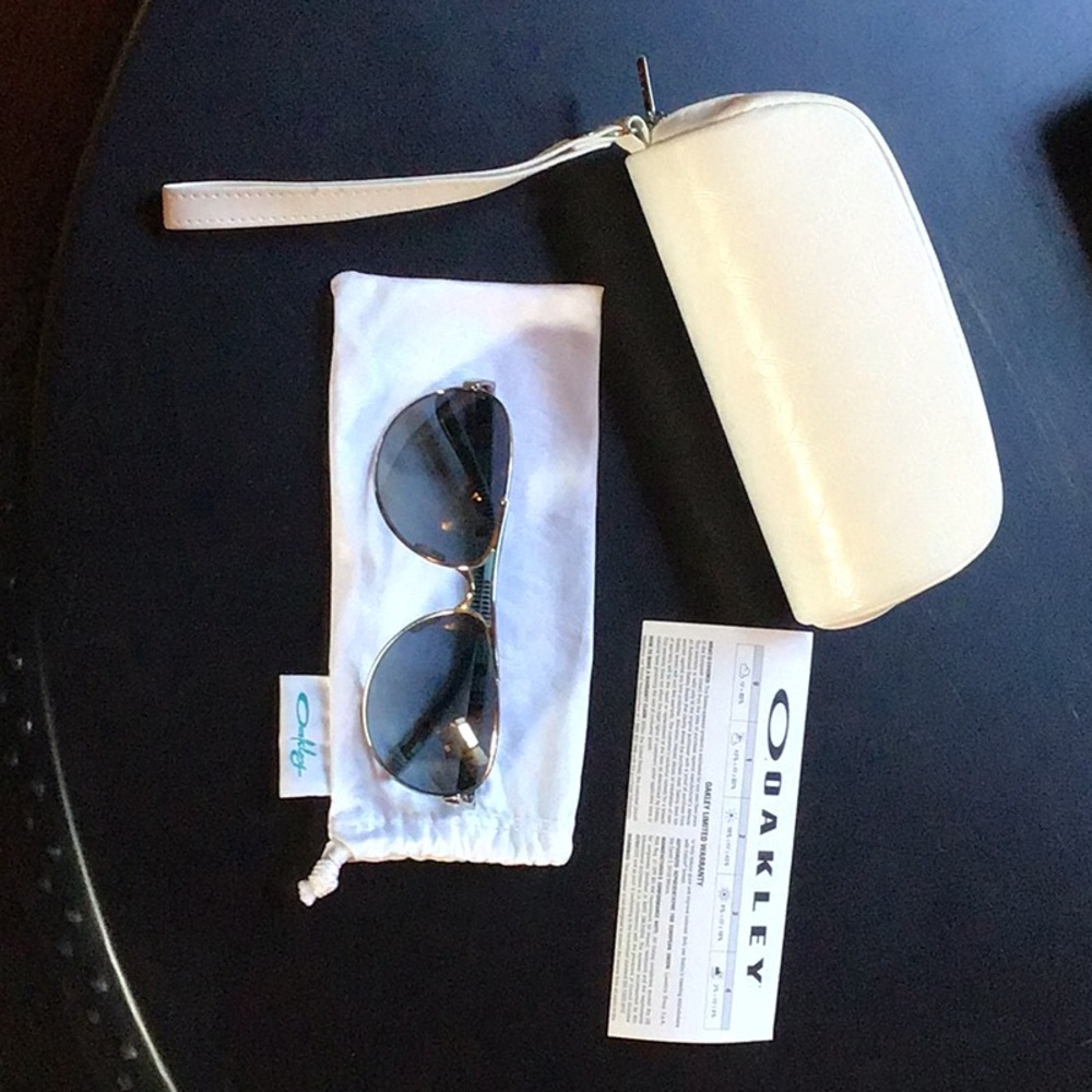 Oakley feedback polarized women’s sunglasses.
